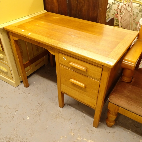 2515 - A 1930s oak single-pedestal writing desk, W107cm, H76cm, D60cm