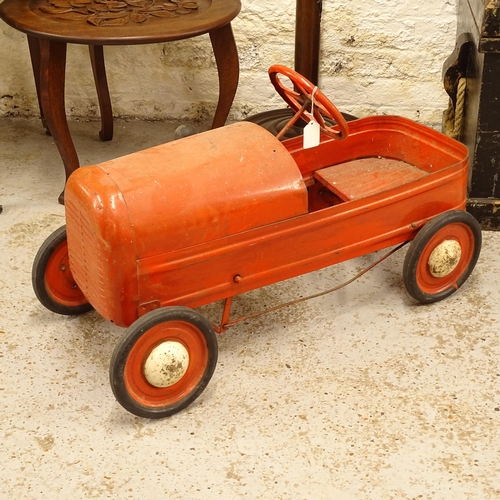 2716 - A Vintage Tri-ang peddle car, length 80cm