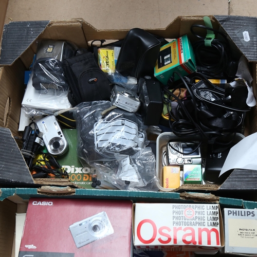 600 - A large assortment of modern/retro cameras/film/flash bulbs