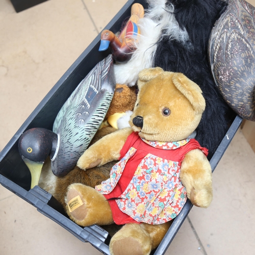 667 - Boxful of teddy bears, including Steiff, carved and painted ducks etc