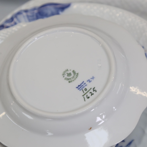 1016 - Royal Copenhagen blue and white porcelain dinnerware, with painted floral decoration, including meat... 