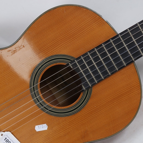 1092 - A Yamaha G60 acoustic guitar