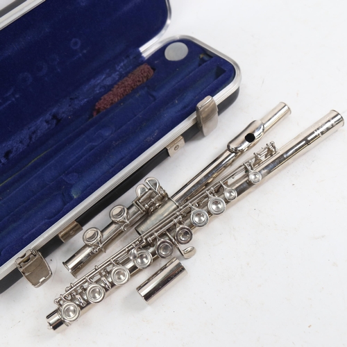 1096 - A Regent silver plated flute, in fitted case