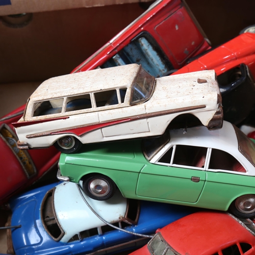 394 - A collection of vintage Japanese tin plate cars etc