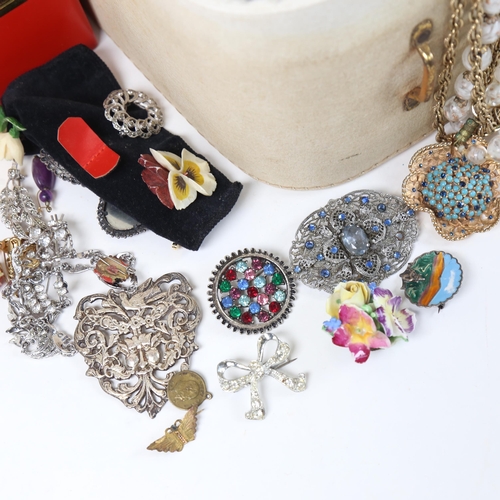 1231 - A quantity of mixed costume jewellery, to include panel bracelet, ribbon and bow brooch etc (boxful)