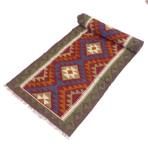 2744 - A Mamainer Kilim runner, 400cm x 78cm