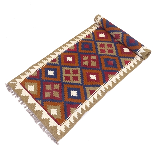 2746 - A Mamainer Kilim runner, 198cm x 64cm