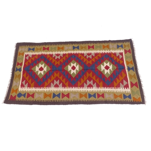 2749 - A Mamainer Kilim rug, 160cm x 91cm