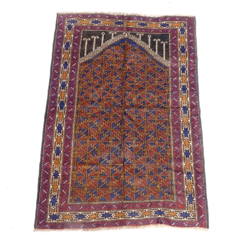 2752 - A red ground Beluchi rug, 137cm x 92cm