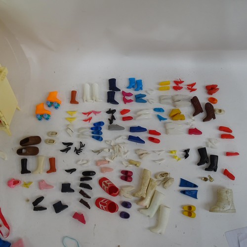 674 - A large quantity of boxed Sindy Doll items, including shower, and wardrobe etc