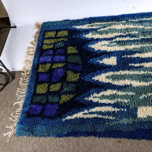 1590 - A mid-century Finnish Rya rug, 200cm x 140cm