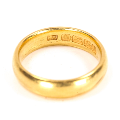 118 - A 22ct gold wedding band ring, maker's marks SH, hallmarks Birmingham 1914, band width 4.8mm, size L... 