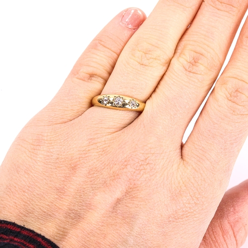 123 - A Victorian 18ct gold 3-stone diamond gypsy ring, set with old-cut diamonds, total diamond content a... 