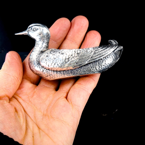 134 - An Edwardian novelty silver figural duck pin cushion case, by Sampson Mordan & Co Ltd, hallmarks Che... 