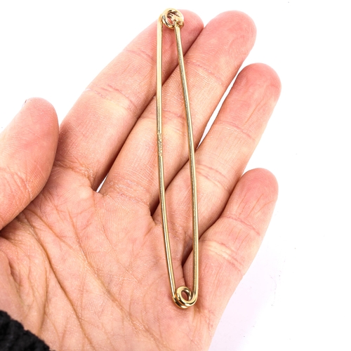 139 - A large modern 9ct gold cloak pin/clip, hallmarks Birmingham 2007, length 9cm, 4.8g