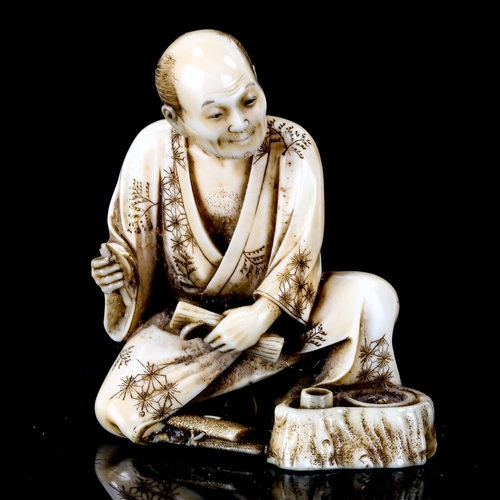 1022 - A Japanese ivory okimono depicting a craftsman at work, Meiji Period, height 4.5cm