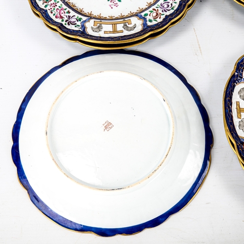 1047 - A set of 10 x 19th century Samson porcelain armorial plates, hand painted and gilded decoration in r... 