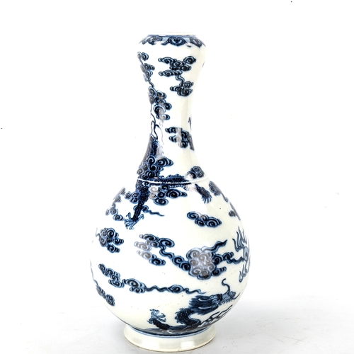 1072 - A Chinese blue and white porcelain garlic-neck vase, painted seal mark, height 28cm