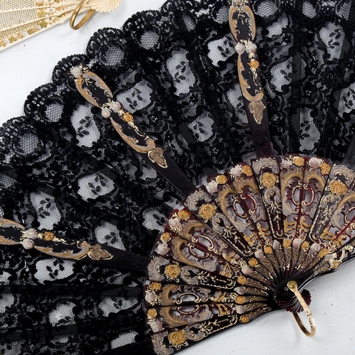 1082 - A 19th century French bone and lace fan, with gilded and pierced sticks, length 21cm, and a simulate... 