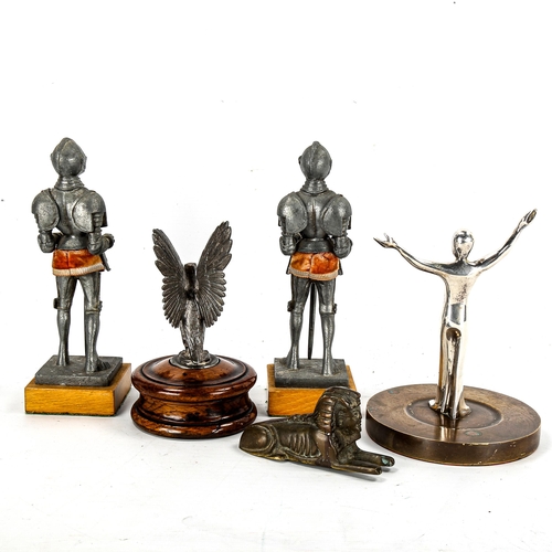 1132 - A pair of spelter knights in armour, height 21cm, a spelter eagle on oak plinth, and 2 other ornamen... 