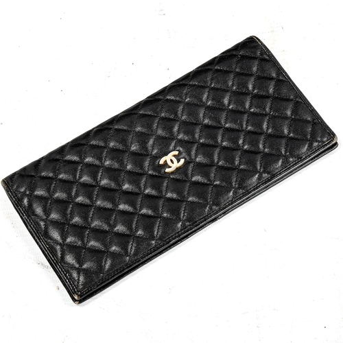 1196 - **WITHDRAWN**CHANEL PARIS - quilted leather purse, length 19cm