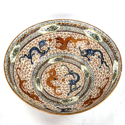 1251 - A Chinese porcelain dragon bowl, probably mid-20th century, hand painted and gilded decoration, diam... 