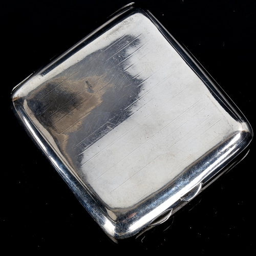 209 - A George V curved silver cigarette case, engine turned decoration with gilt interior, by Read & Morr... 