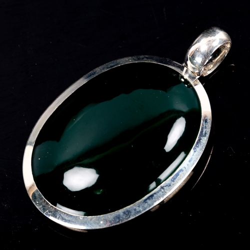 221 - A large modern silver and green agate pendant, overall height 50.3mm, 16.5g