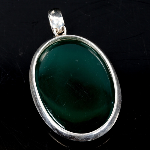 221 - A large modern silver and green agate pendant, overall height 50.3mm, 16.5g