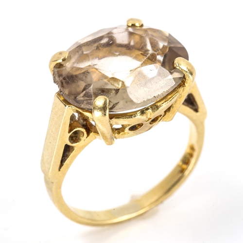 256 - An 18ct gold smoky quartz dress ring, setting height 12.2mm, size F/G, 4.9g