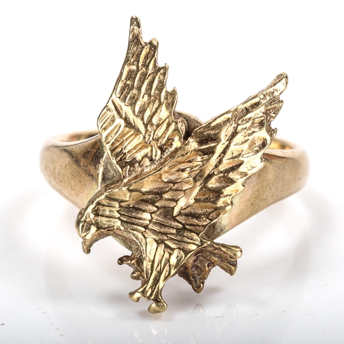 346 - A heavy mid-20th century 9ct gold figural eagle signet ring, maker's marks A and W, hallmarks Birmin... 