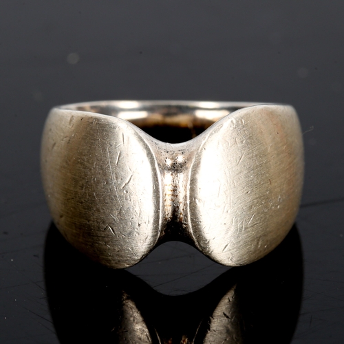 395 - GEORG JENSEN - a Vintage Danish sterling silver ring, designed by Henning Koppel, model no. 100, set... 