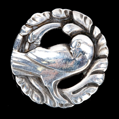 399 - GEORG JENSEN - a miniature Vintage Danish sterling silver dove brooch, model no. 191, diameter 23.1m... 