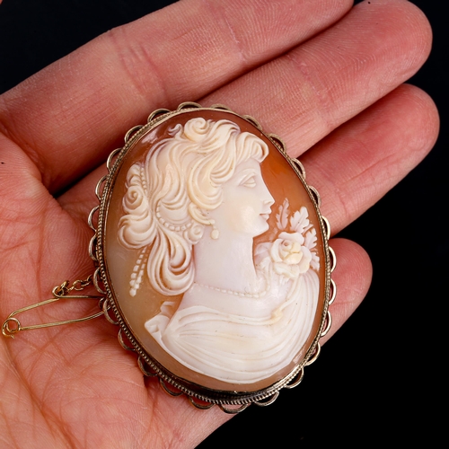 402 - A Vintage relief carved shell cameo brooch, depicting female profile, in 9ct gold frame, brooch heig... 