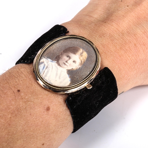 426 - A Victorian portrait frame bracelet, unmarked yellow metal settings on black velvet strap, with prin... 