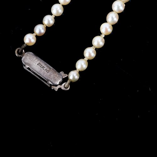 538 - A single-row graduated cultured pearl necklace, with silver marcasite clasp, necklace length 40cm, 1... 