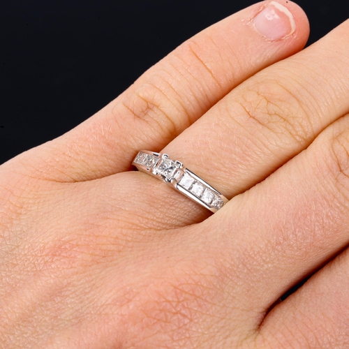 543 - A modern 18ct white gold Princess-cut solitaire diamond ring, set with Princess-cut diamond shoulder... 