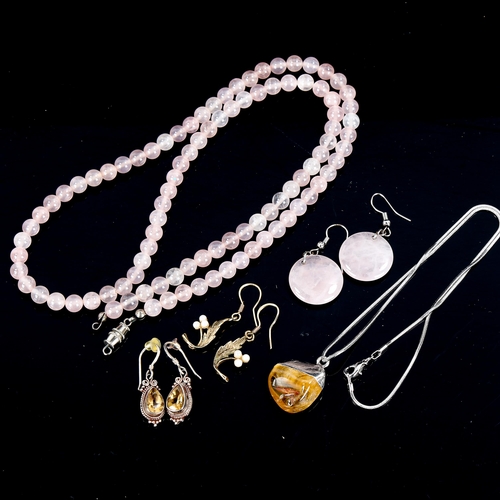 560 - Various jewellery, including unmarked yellow metal pearl earrings, rose quartz bead necklace and ear... 