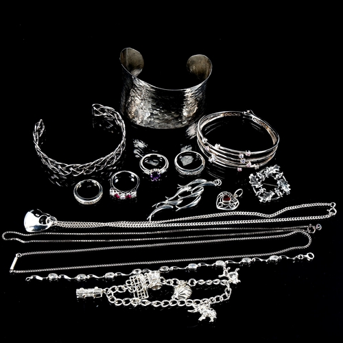 579 - Various modern silver jewellery, including cuff bangles, brooch, ring, pendants etc, 162g gross