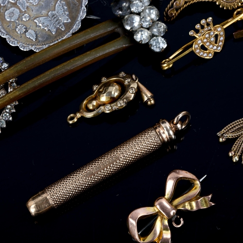 581 - Various jewellery and collectables, including 9ct 2-colour gold crescent moon brooch, unmarked gold ... 