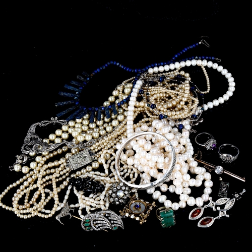 604 - Various jewellery, including bar brooch, Victorian stone set bug brooch, pearl necklaces, lapis etc ... 