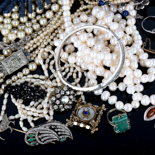 604 - Various jewellery, including bar brooch, Victorian stone set bug brooch, pearl necklaces, lapis etc ... 