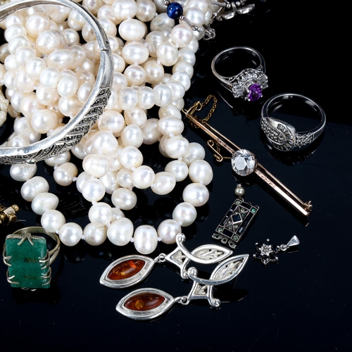 604 - Various jewellery, including bar brooch, Victorian stone set bug brooch, pearl necklaces, lapis etc ... 