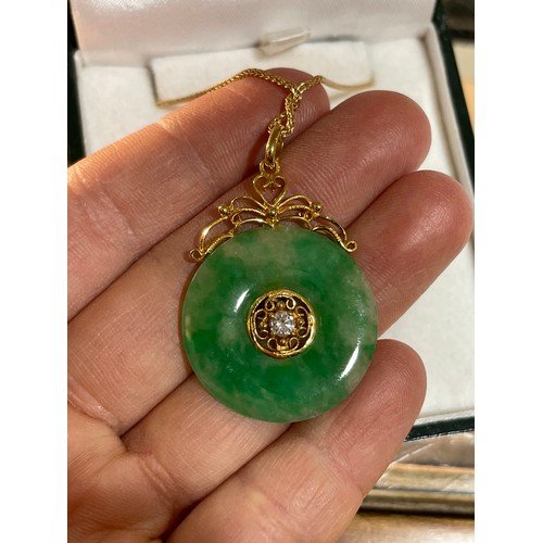 553 - A fine Chinese 18ct gold diamond and jade disc pendant necklace, set with 0.08ct modern round brilli... 