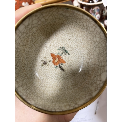 1166A - A Chinese Kangxi porcelain bowl on stand, with brass edges, painted cranes, and crackle glaze, old c... 