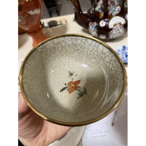 1166A - A Chinese Kangxi porcelain bowl on stand, with brass edges, painted cranes, and crackle glaze, old c... 