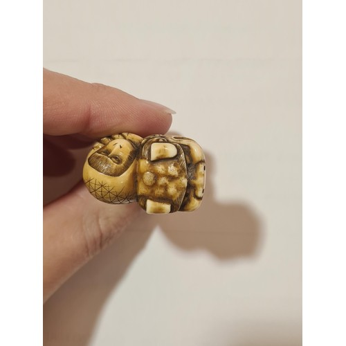 1030 - 3 Japanese ivory netsuke and okimono depicting a cat holding a fish, length 5cm, monkey holding a dr... 