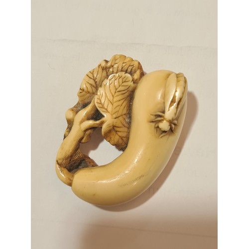 1030 - 3 Japanese ivory netsuke and okimono depicting a cat holding a fish, length 5cm, monkey holding a dr... 