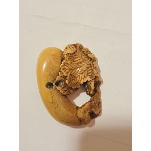 1030 - 3 Japanese ivory netsuke and okimono depicting a cat holding a fish, length 5cm, monkey holding a dr... 