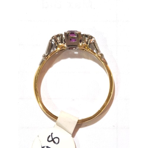 198 - An 18ct gold 3-stone ruby and diamond ring, set with square-cut ruby and round brilliant-cut diamond... 